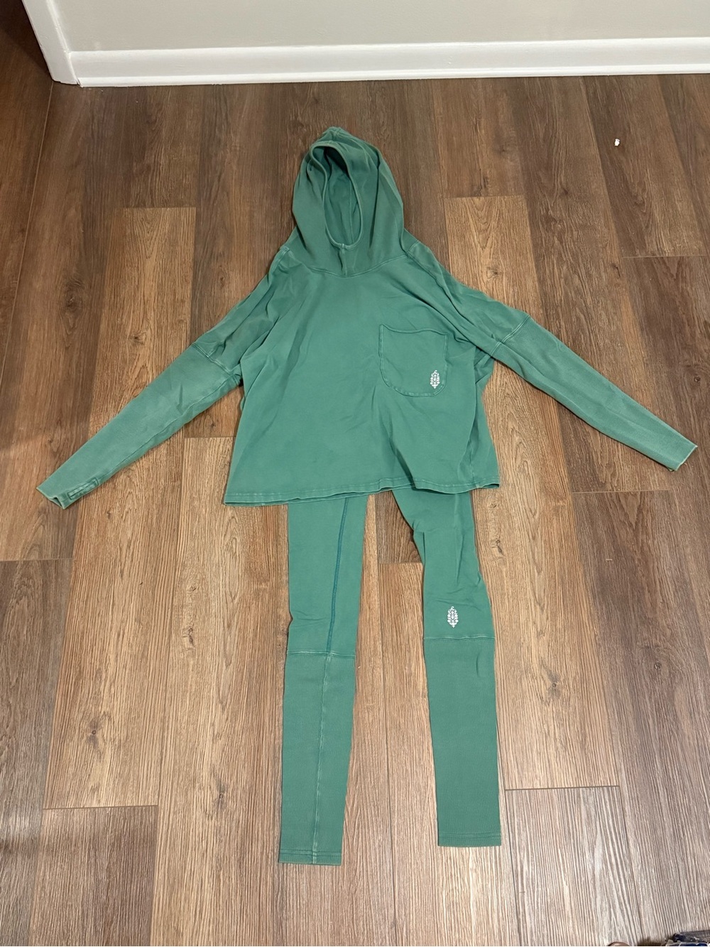 Free People FP Movement - Hot Shot Hooded Set - Heritage Green - XS - Picture 4 of 4